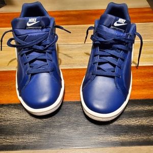 Nike Court Royale